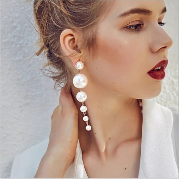New Trend Simulation Pearl Long Earrings - Picture 4 of 5